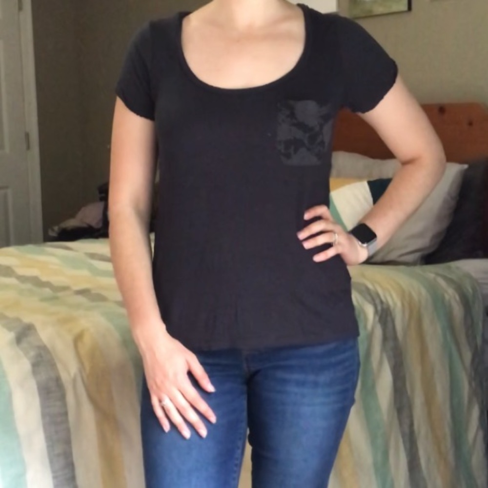 Grey T-shirt with lace pocket and open lace back
